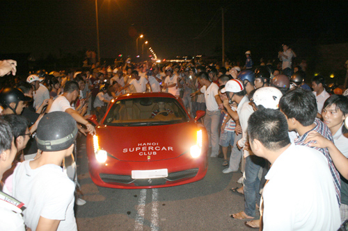 Nhìn lại hành trình siêu xe rúng động Việt Nam 2011
