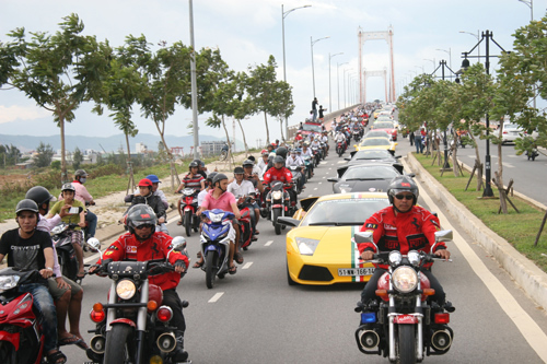 Nhìn lại hành trình siêu xe rúng động Việt Nam 2011