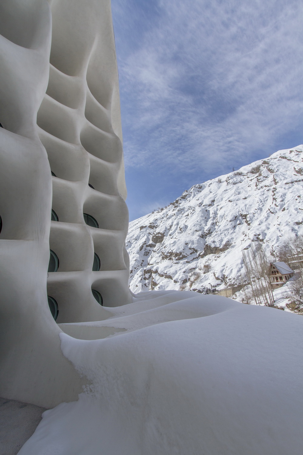 Sởn da gà với kiến trúc “tổ ong tuyết” Barin Ski độc đáo