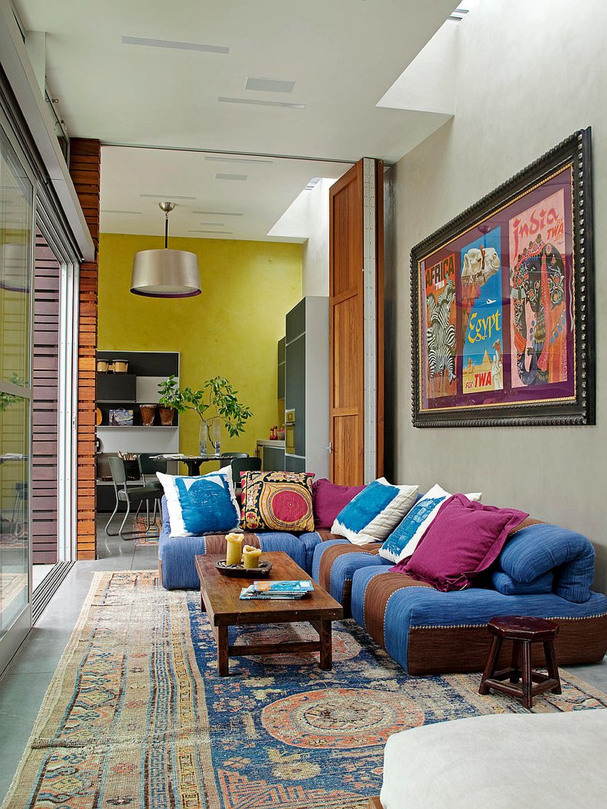 Sofa sắc màu tô điểm cho phòng khách