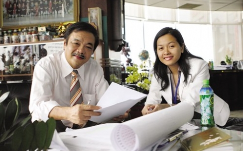 Con gái giống cha