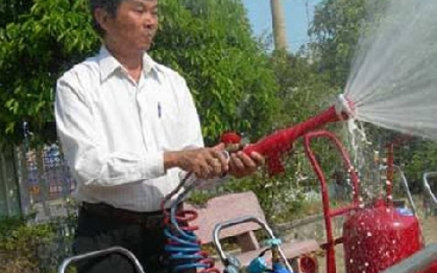 "Lão gàn" nhận bằng sáng chế Mỹ bên thùng bia