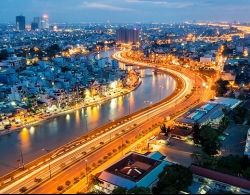 Kính lúp: In tiền cứu bất động sản “lợi bất cập hại”
