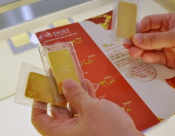 
                    Gia vang nam toi co the truot xuong moc 1.000 USD                