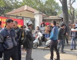 
                    HUDS don phuong tang gia, cu dan buc xuc khieu nai                