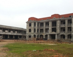 
                    Tru so cu xap xe, tru so moi… bo hoang                