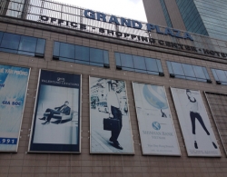 
                    Trung tam thuong mai “ngoi dai” cho khach                