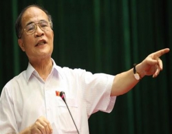 Chủ tịch Nguyễn Sinh Hùng: Tiền tiêu như thế thì chết à?