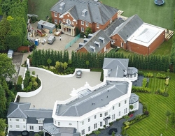 
                        Terry mua nha moi gan hai biet thu vua ban                    