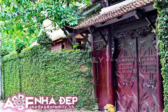 tuongda3 1336123741 Ngắm thiết kế những cánh cổng gỗ và tường đá đẹp ở Sài Thành