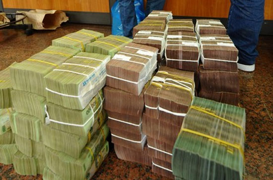 Lo giống Sacombank, DN phòng thủ