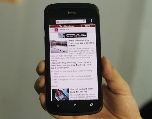 Mở hộp điện thoại One S mỏng nhất của HTC ở VN