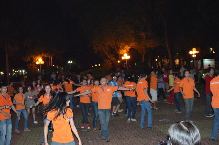 Dịch vụ kinh doanh mới trong Lễ Tình nhân: Nhảy Flashmob tỏ tình