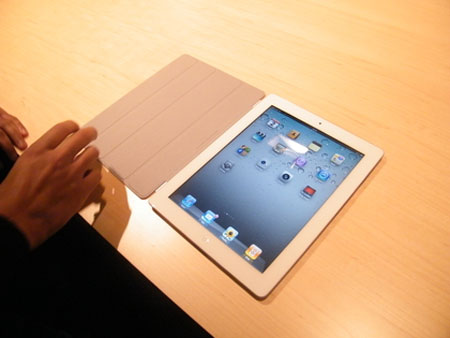 iPad 2 ra mắt