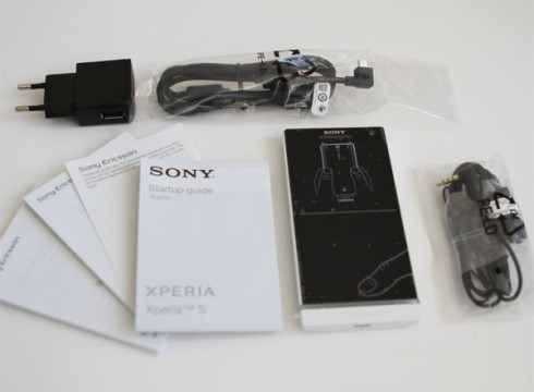 'Đập hộp' điện thoại cao cấp nhất của Sony ở Việt Nam