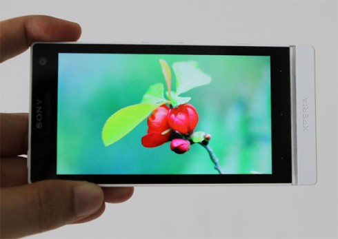 'Đập hộp' điện thoại cao cấp nhất của Sony ở Việt Nam