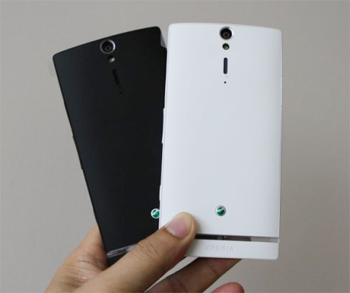 'Đập hộp' điện thoại cao cấp nhất của Sony ở Việt Nam