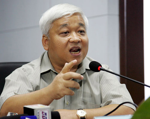 Bầu Kiên 'phớt lờ' AVG, ông Phạm Nhật Vũ phản pháo