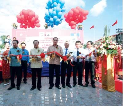 Đoàn Nguyên Đức - Lặn sâu, nước đục, cá lớn