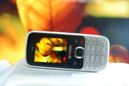 Q-mobile Q140 - điện thoại cơ bản, nhiều màu sắc