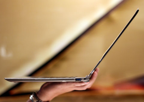 Ultrabook của Toshiba giá 32,3 triệu