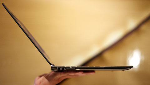Ultrabook của Toshiba giá 32,3 triệu