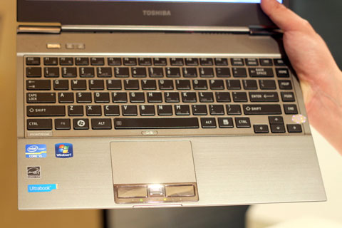 Ultrabook của Toshiba giá 32,3 triệu