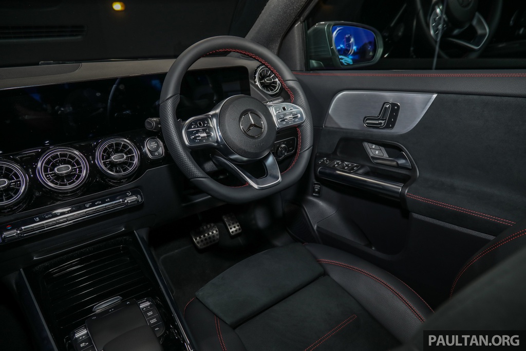 mercedes-benz-gla-2021-trinh-lang-2-phien-ban-moi-tai-malaysia