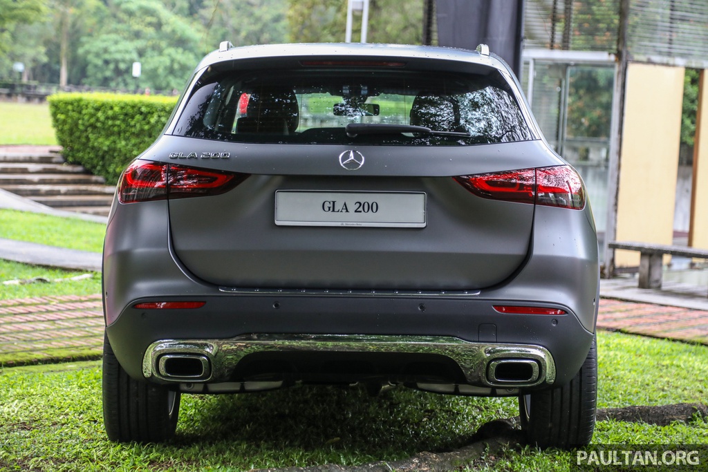 mercedes-benz-gla-2021-trinh-lang-2-phien-ban-moi-tai-malaysia