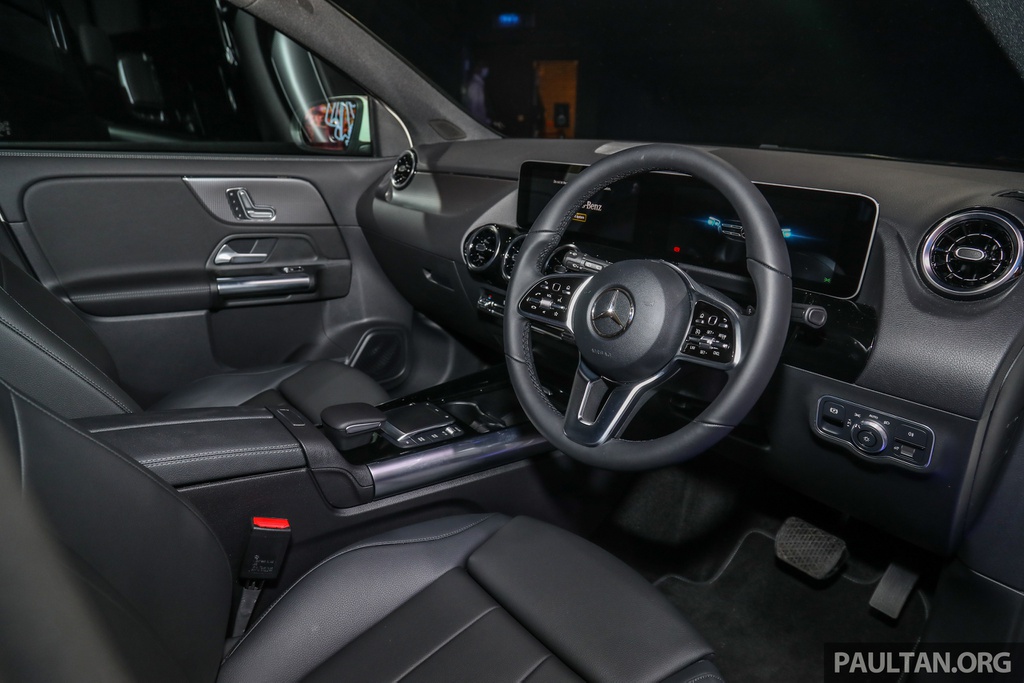 mercedes-benz-gla-2021-trinh-lang-2-phien-ban-moi-tai-malaysia