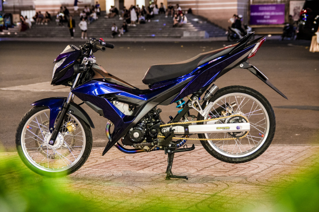 Honda Sonic 150 độ đẹp hú hồn với tông màu đen đơn giản