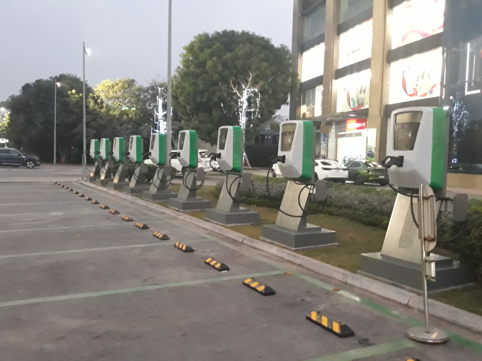 VinFast tiếp tục mở rộng hệ thống trạm sạc nhanh trong nội đô