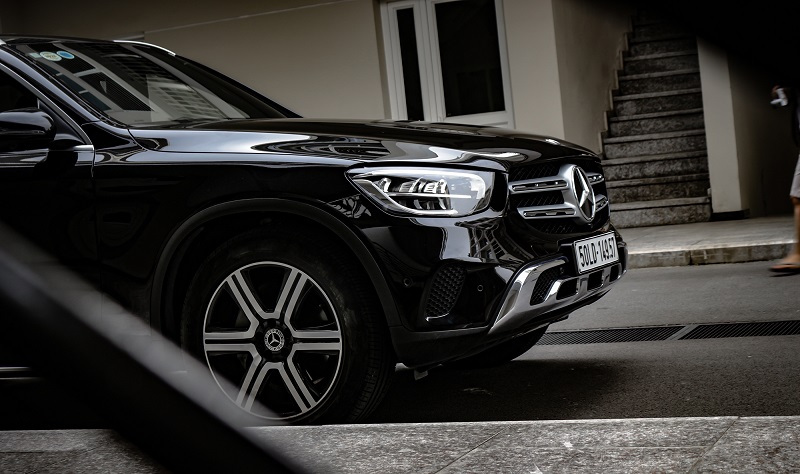 Một số xe Mercedes-Benz sẽ không còn tính năng tự đậu xe và cụm phanh hiệu năng cao