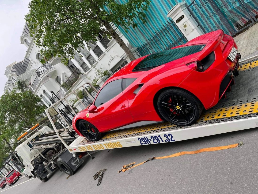 24 xe Ferrari bán tại Việt Nam lỗi túi khí an toàn