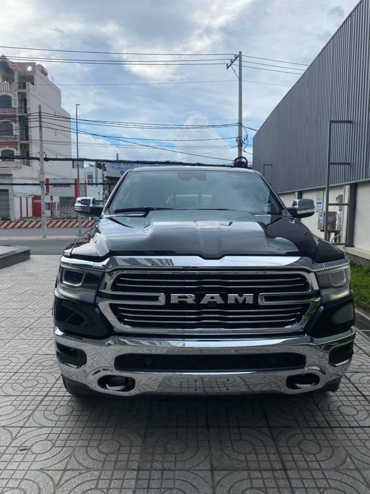 Ram-1500-Laramie-CrewCab-2021