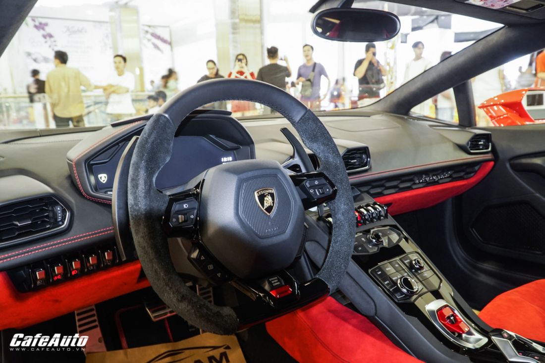 Ca-sĩ-Đoàn-Di-Băng-tậu-siêu-xe-Lamborghini