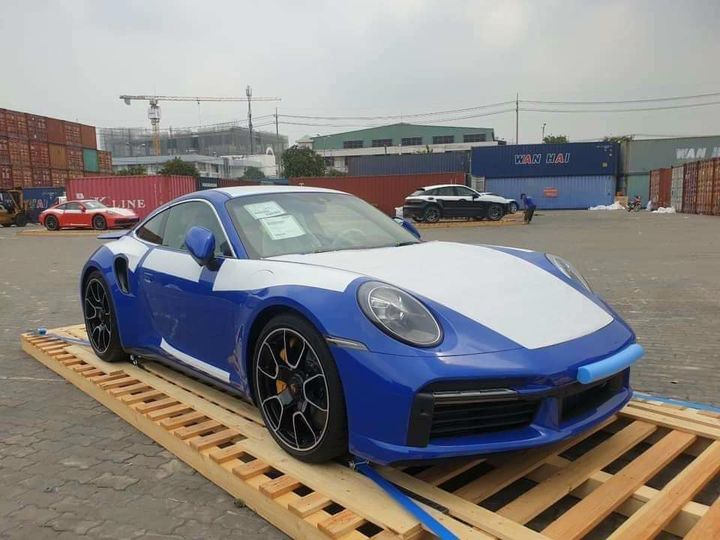 porsche-911-turbo-s-thu-hai-cap-ben-viet-nam-voi-mau-son-doc-dao-gia-tren-16-ty-dong