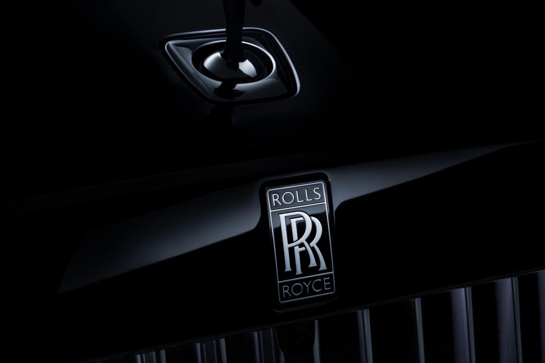 rolls-royce-ghost-black-badge-2022-ra-mat-huyen-bi-hon-manh-me-hon