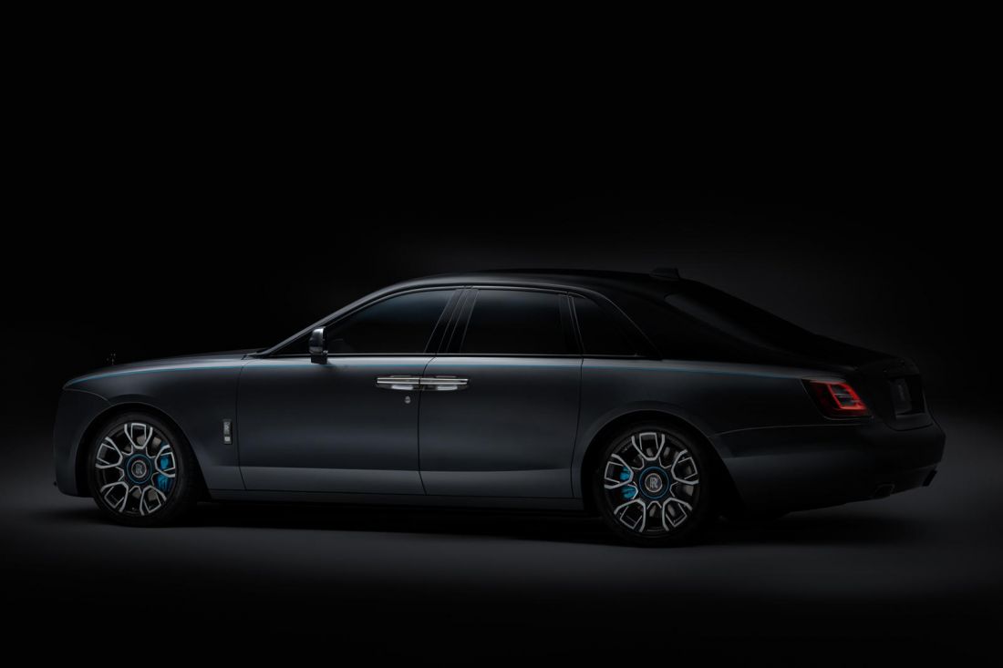 rolls-royce-ghost-black-badge-2022-ra-mat-huyen-bi-hon-manh-me-hon