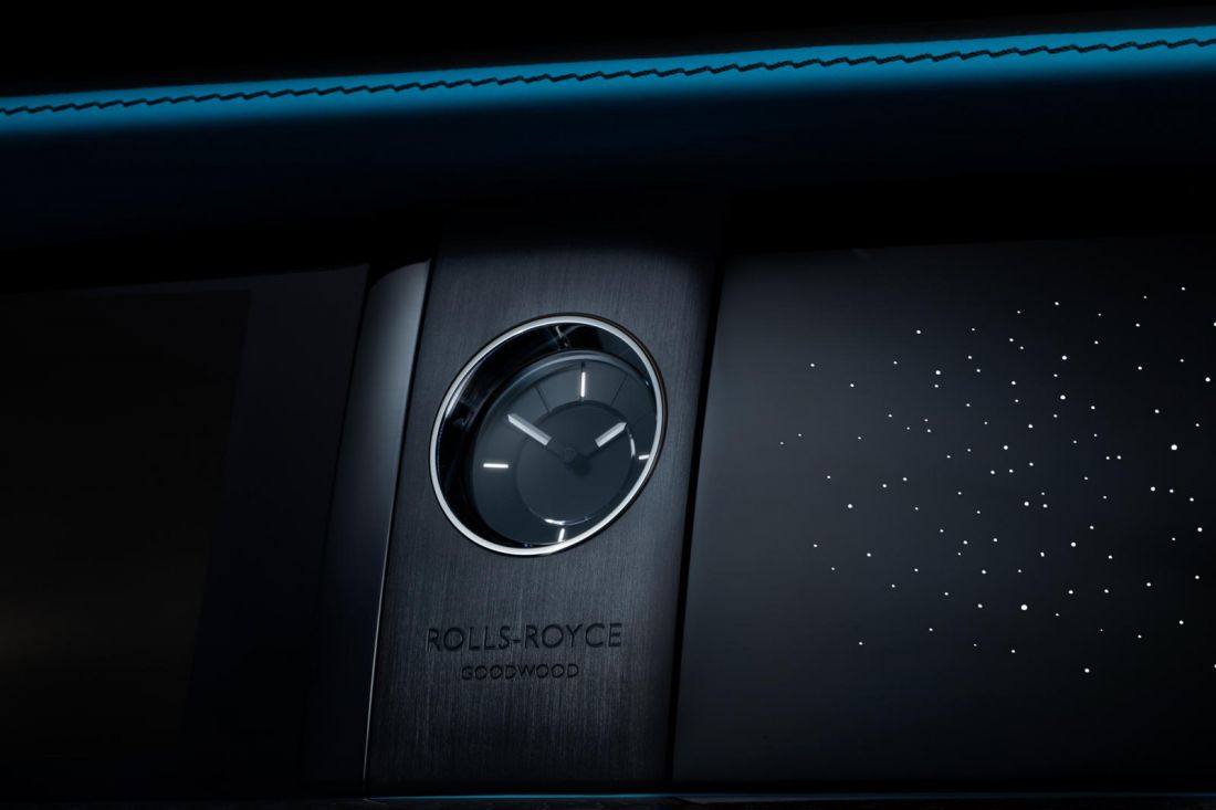 rolls-royce-ghost-black-badge-2022-ra-mat-huyen-bi-hon-manh-me-hon