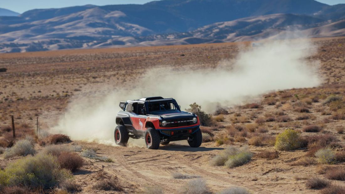 ford-lai-tung-them-bien-the-desert-racer-cho-bronco-voi-so-luong-gioi-han