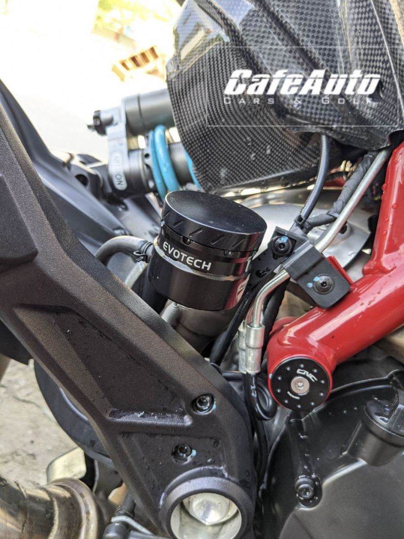 DucatiHypermotard939.cafeauto