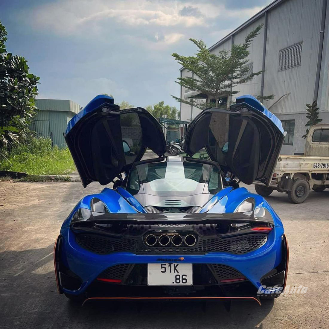 mclaren-765lt-dau-tien-ra-bien-so-viet-nam