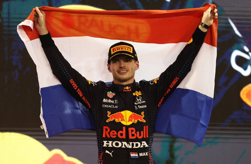 Max Verstappen giành chức vô địch F1 2021 sau 58 vòng đua kịch tính tại UAE