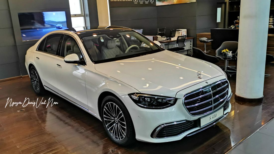Cận cảnh Mercedes-Benz S-Class 2022 tại đại lý, giá cao hơn thế hệ cũ nhưng đủ gây sức ép lên các đối thủ khác