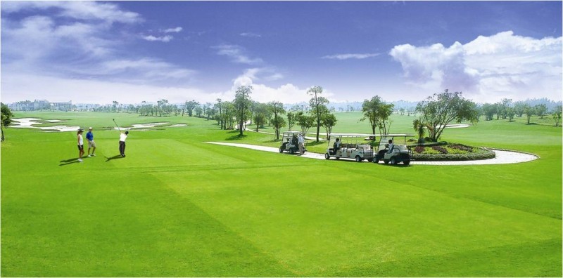 cua-lo-golf-resort-san-golf-voi-canh-quan-doi-doc-lam-nuc-long-golfer-viet