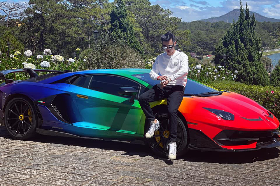 Chủ nhân Lamborghini Aventador SVJ độ Novitec đổi màu phong cách LGBT -  