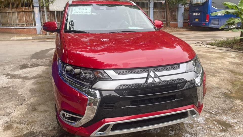 mitsubishi-outlander-2022-da-duoc-nhan-coc-co-nang-cap-dang-ke-danh-cho-ai-thich-dich-chuyen