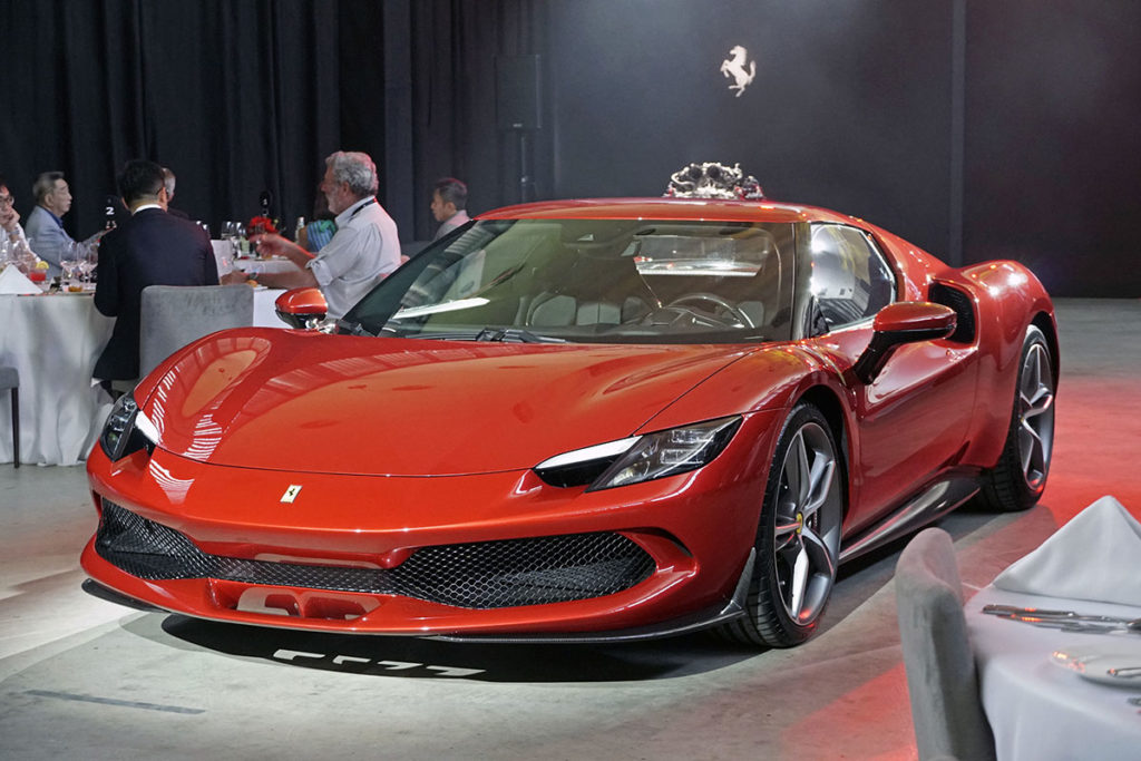 Tại sao nhân viên Ferrari bị cấm mua xe của hãng