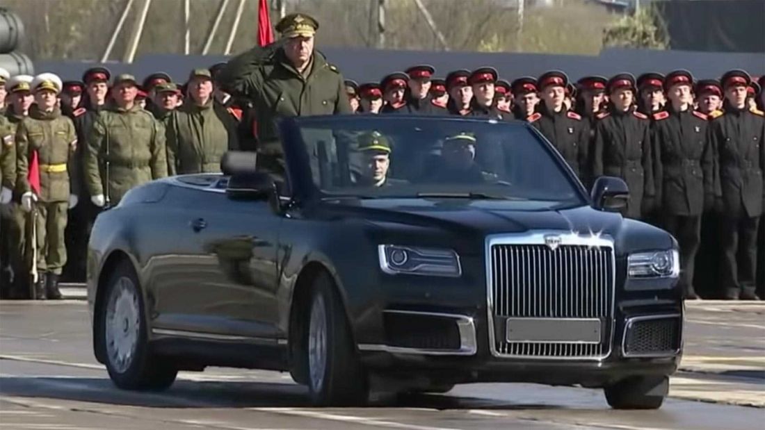 xe-sang-chong-dan-aurus-senat-limousine-cua-tong-thong-nga-vladimir-putin-co-gi-dac-biet